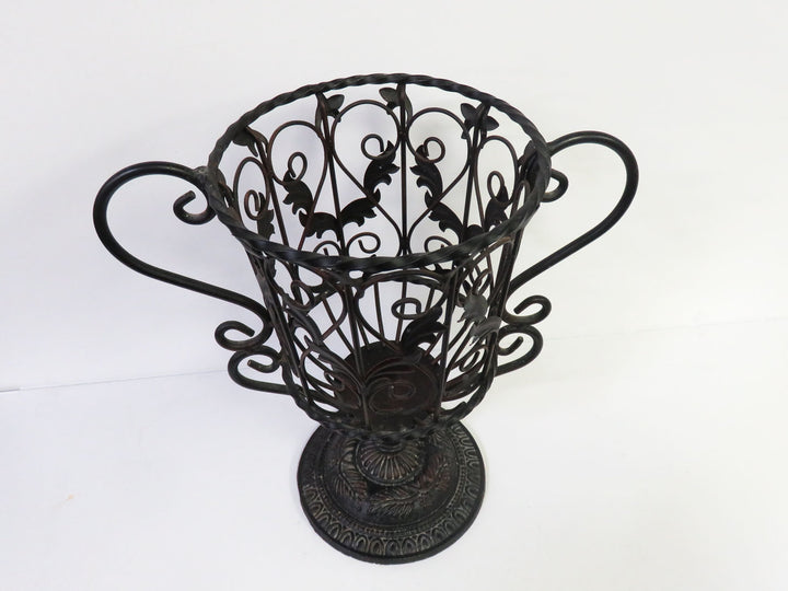 Lidded Wire Urn