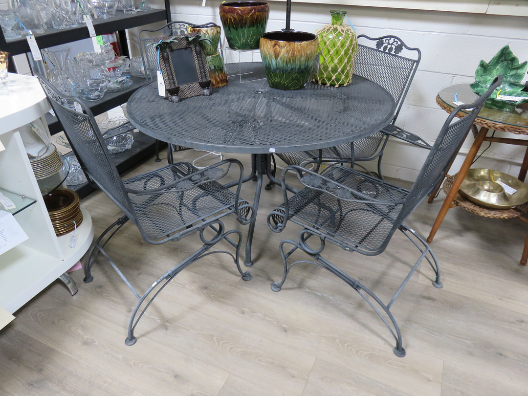 Woodard Patio Table & Chairs