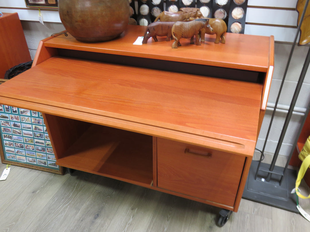 Wood-Look Laminate Desk