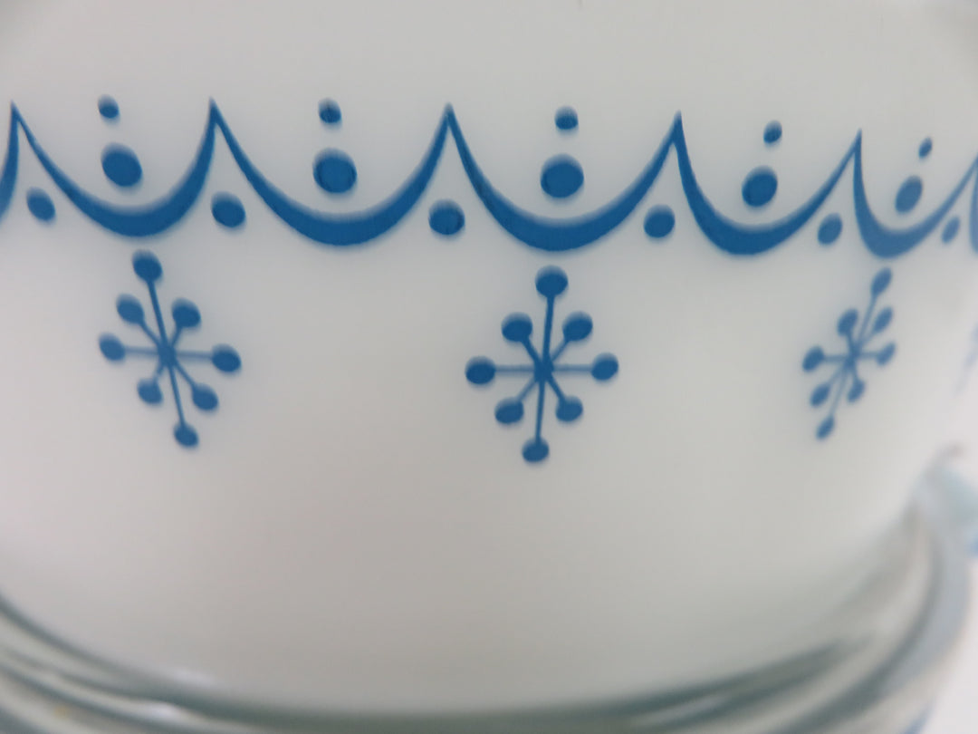 PYREX Snowflake Garland Casserole Set