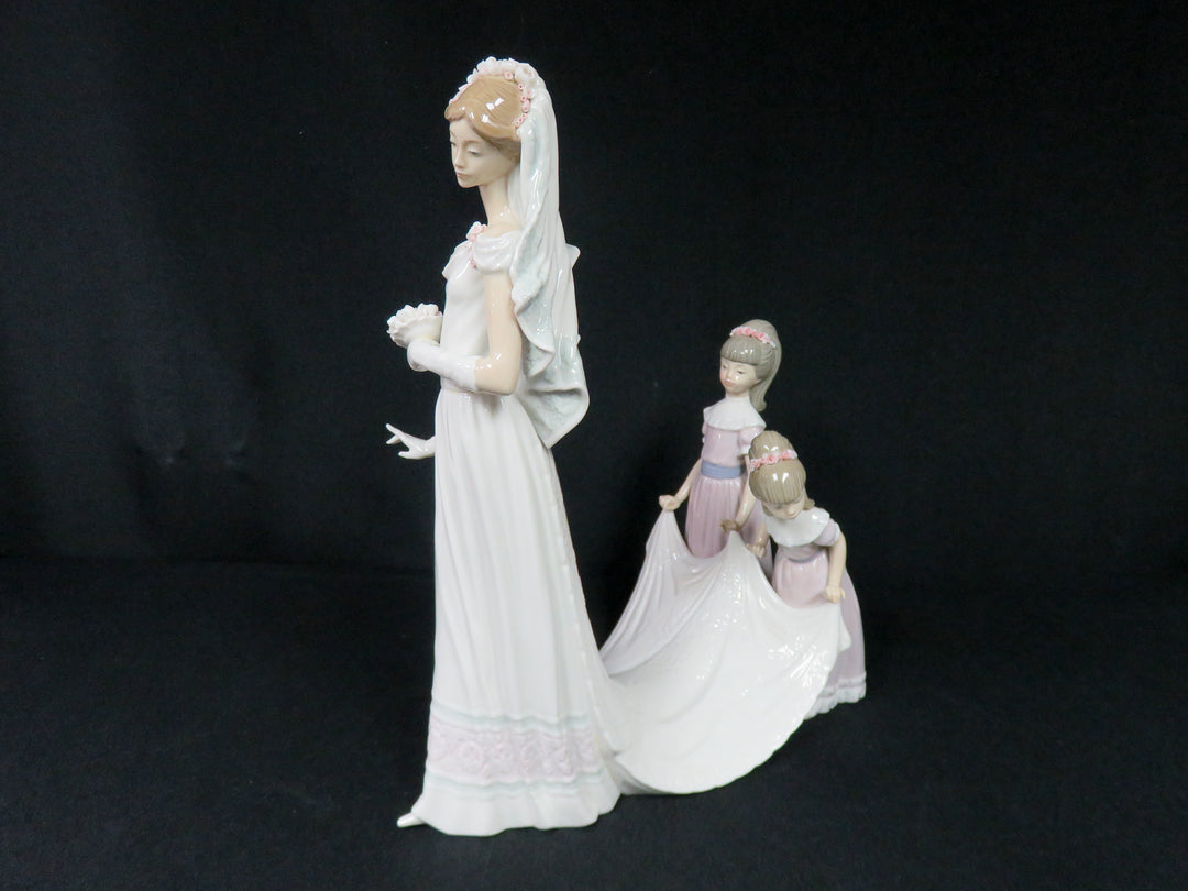 Lladró "Here Comes the Bride" Figurine