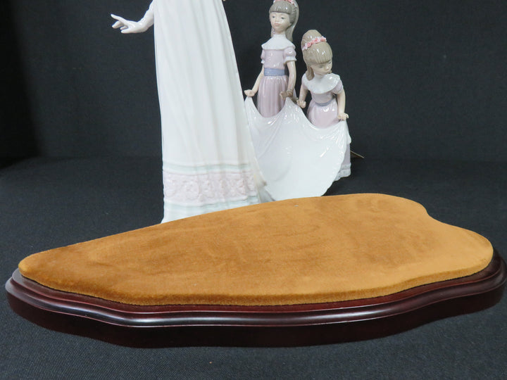 Lladró "Here Comes the Bride" Figurine