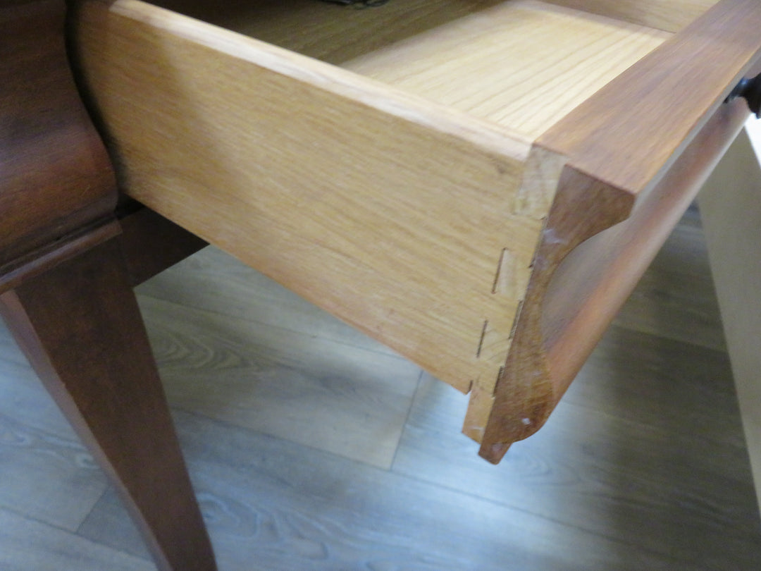 Hekman Cherry End Table