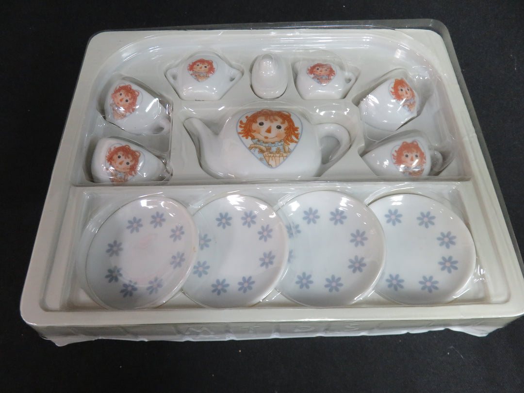 Raggedy Ann & Andy Child's Tea Set