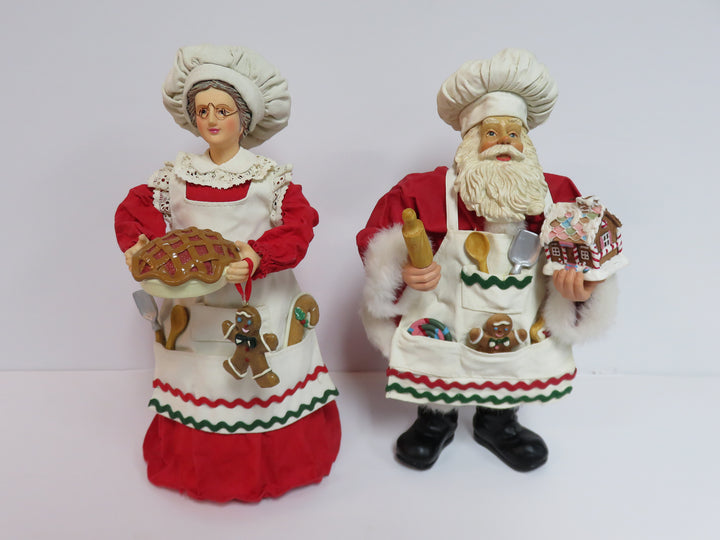 Clothtique Santa & Mrs. Claus