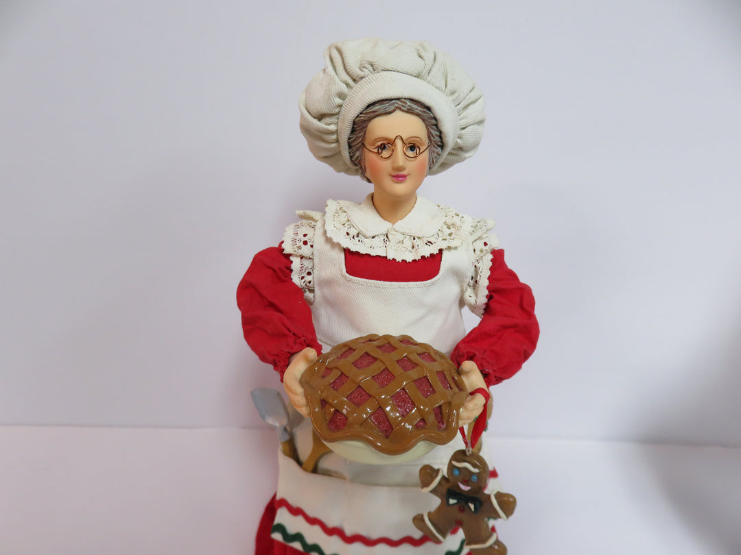 Clothtique Santa & Mrs. Claus