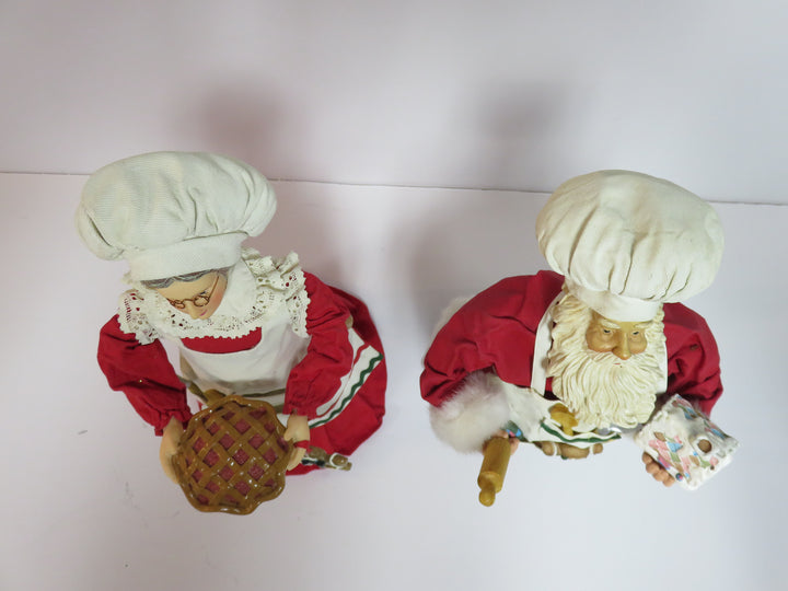 Clothtique Santa & Mrs. Claus