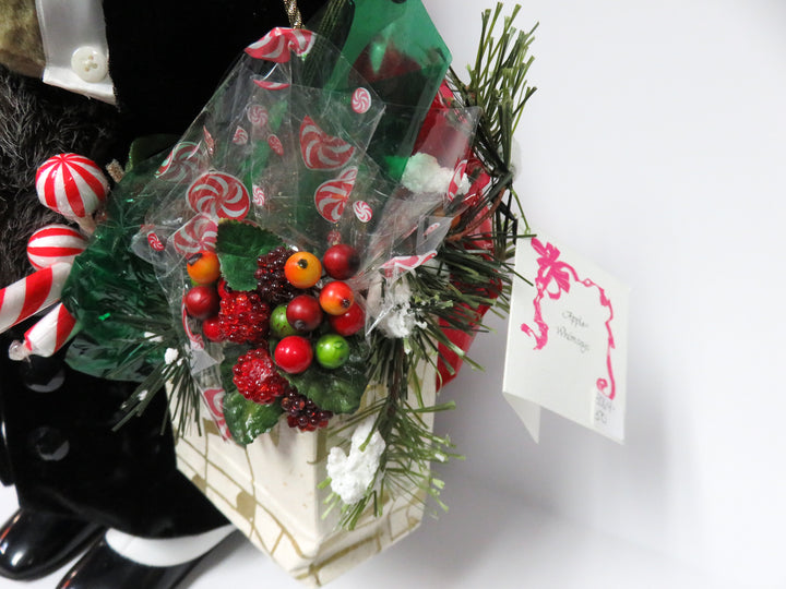 Apple Whimseys Yuletide Treasures Bear