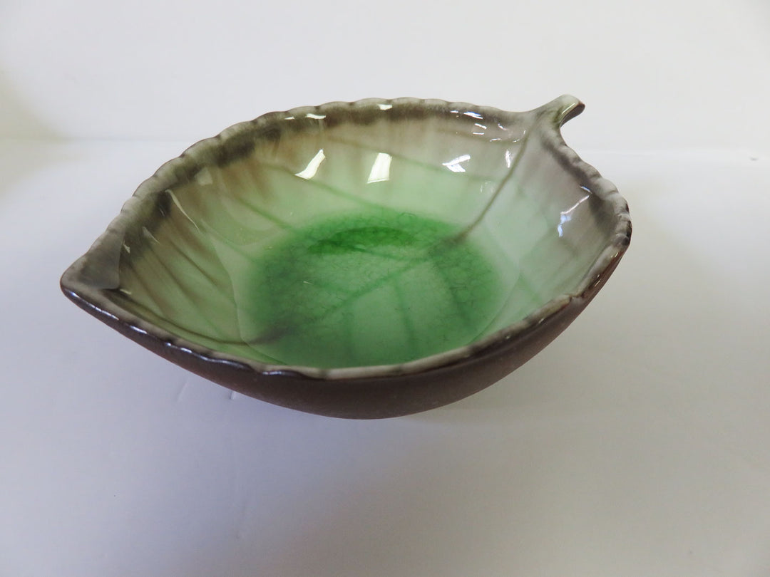 Ruffled Edge Leaf Bowls