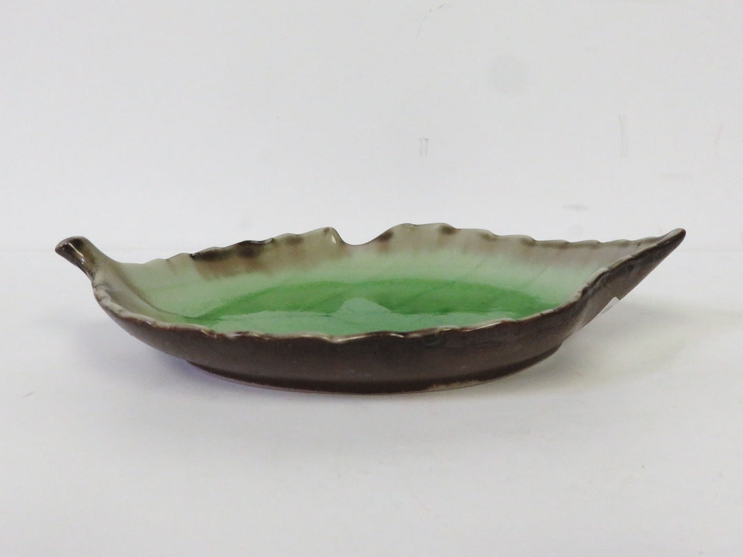 Ruffled Edge Leaf Dish