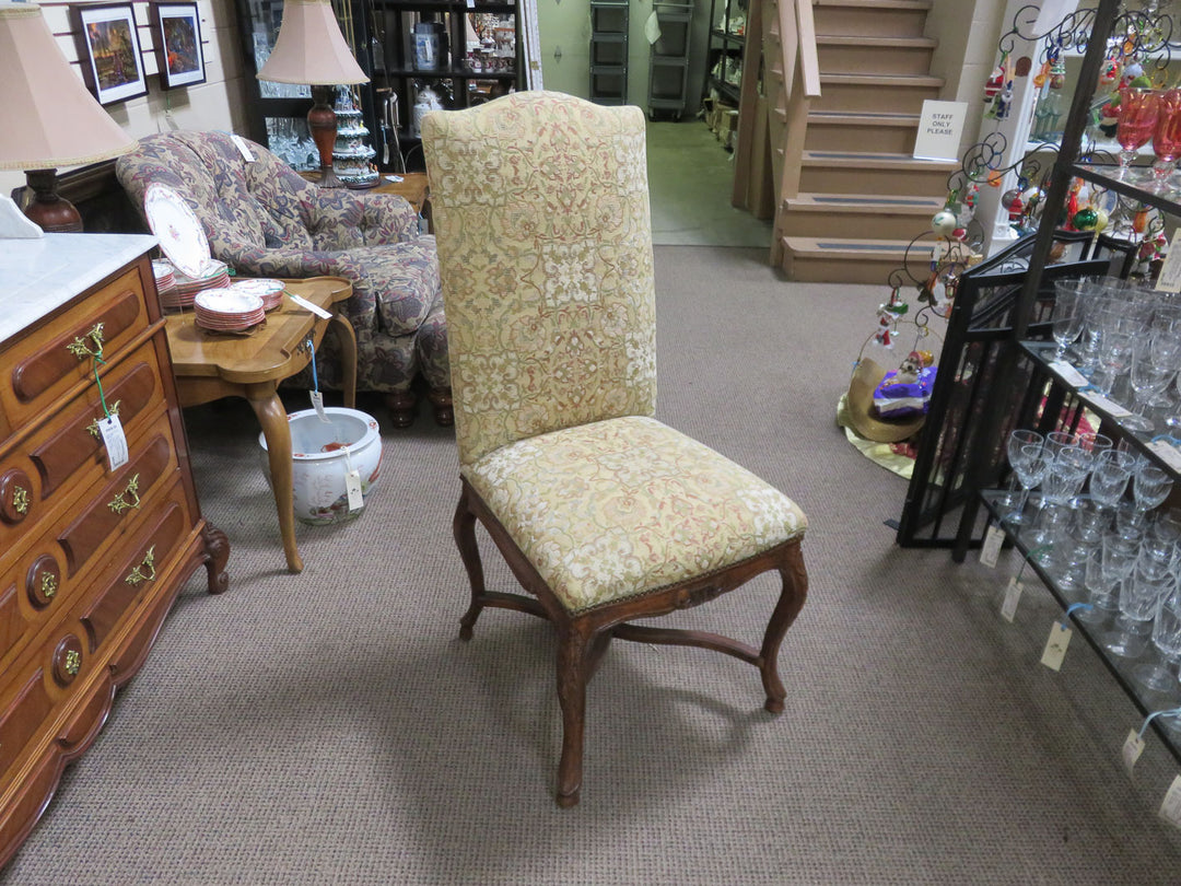 Dining Table & Chairs