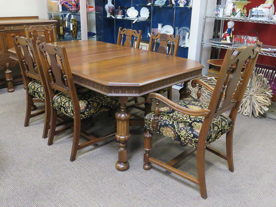 Dining Table & Chairs