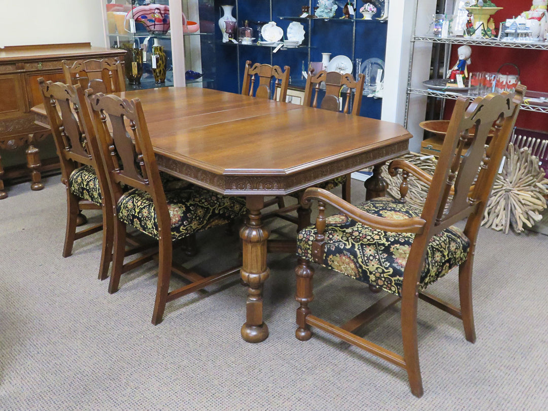 Dining Table & Chairs