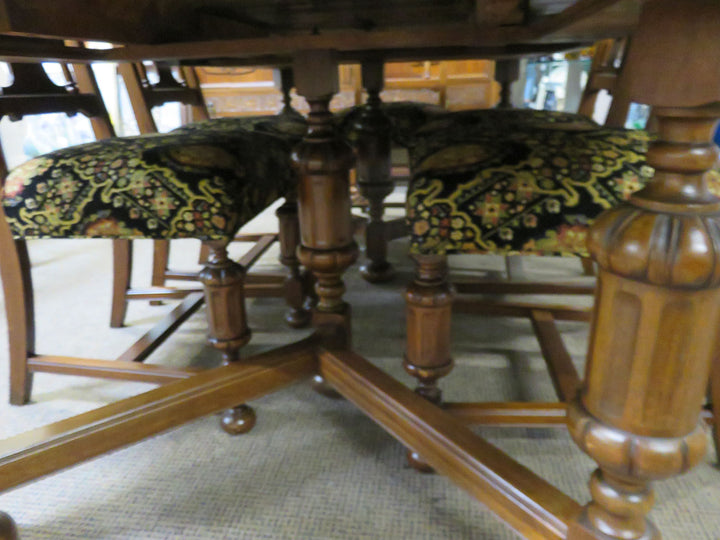 Dining Table & Chairs