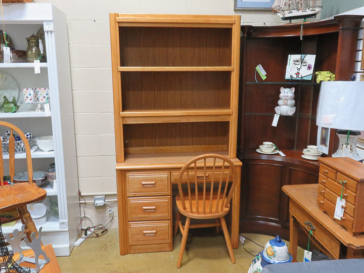 Oak Student Desk & Hutch