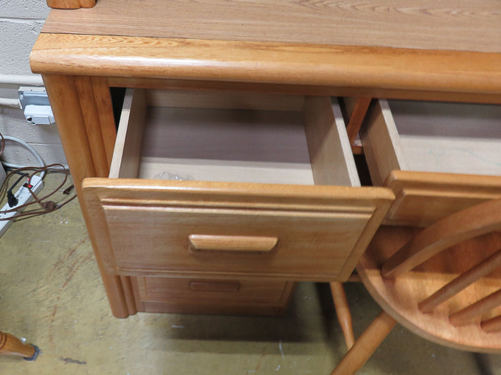 Oak Student Desk & Hutch