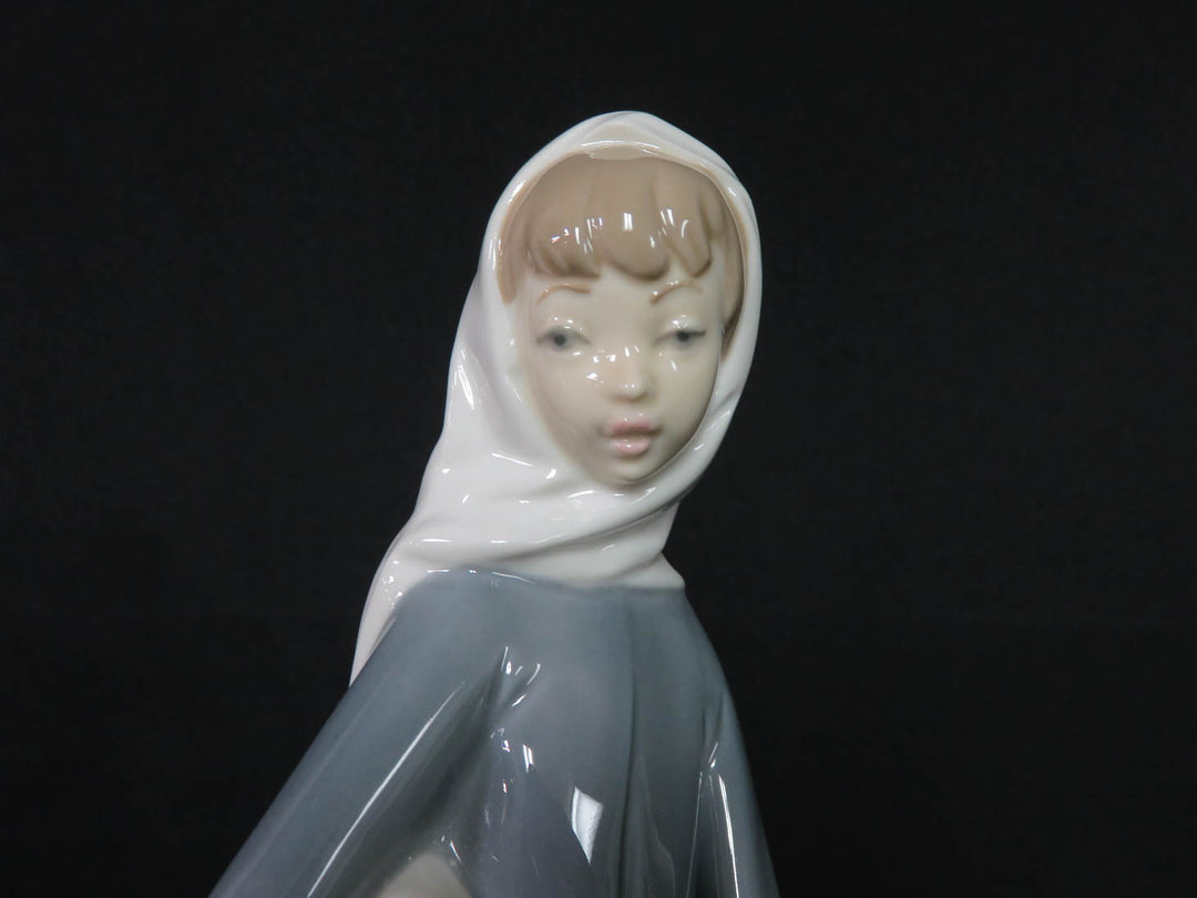 Lladró Girl Figurine