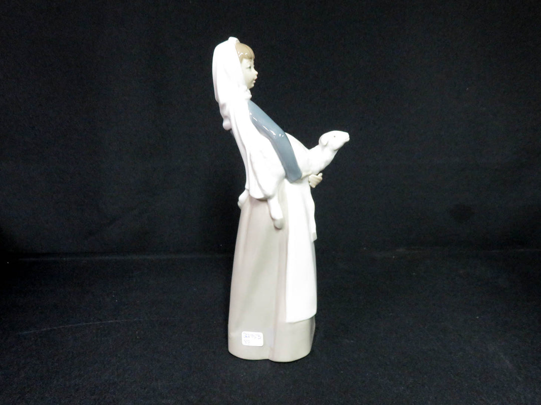 Lladró Girl Figurine