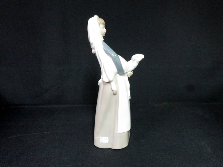 Lladró Girl Figurine