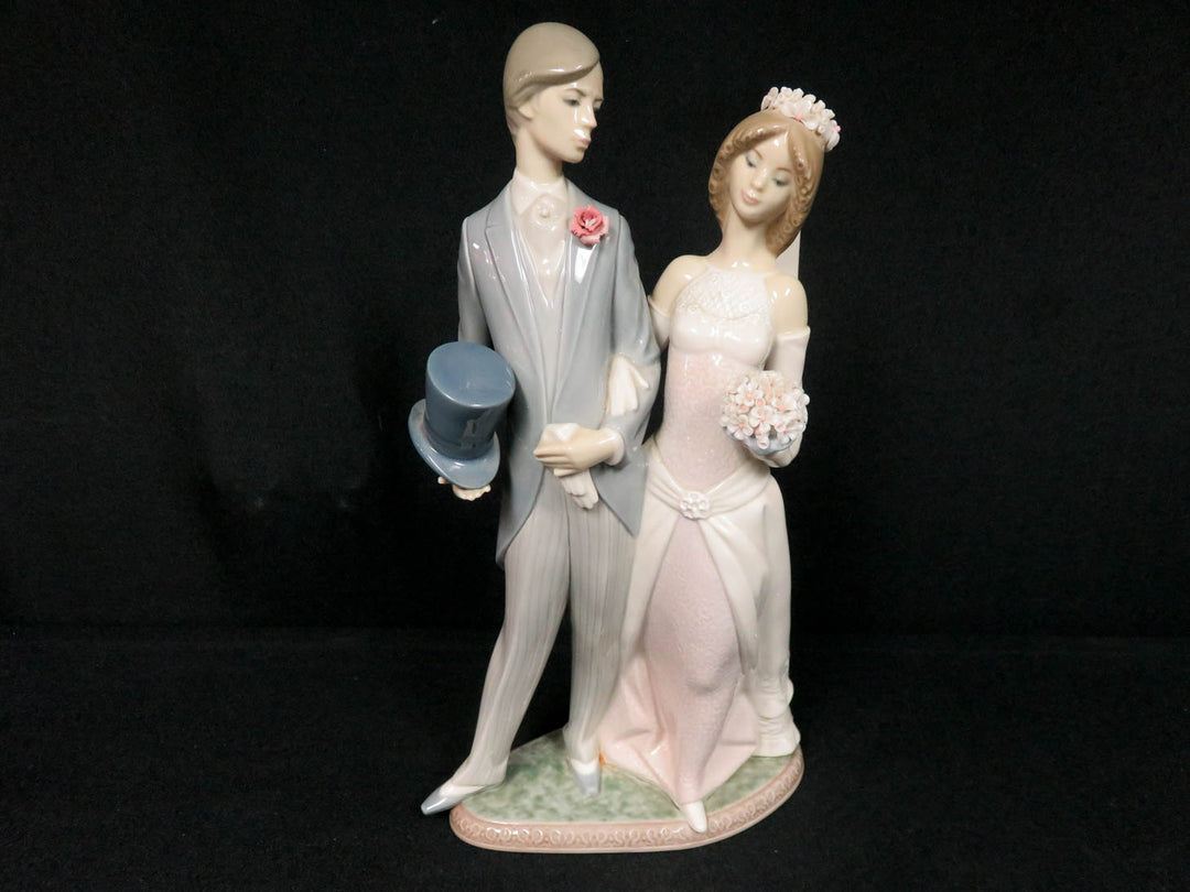Lladró Bride and Groom Figurine