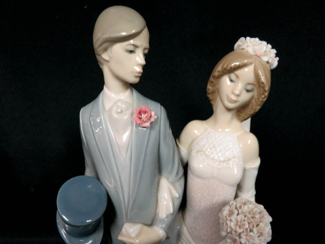 Lladró Bride and Groom Figurine