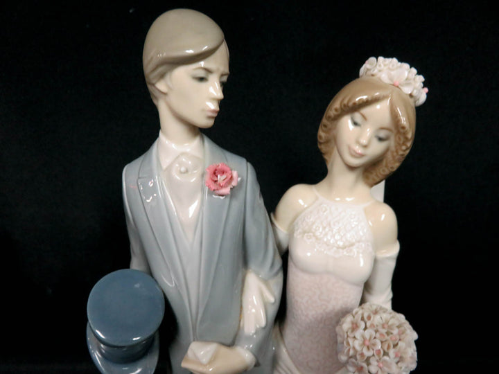 Lladró Bride and Groom Figurine