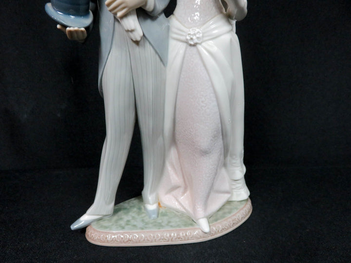 Lladró Bride and Groom Figurine