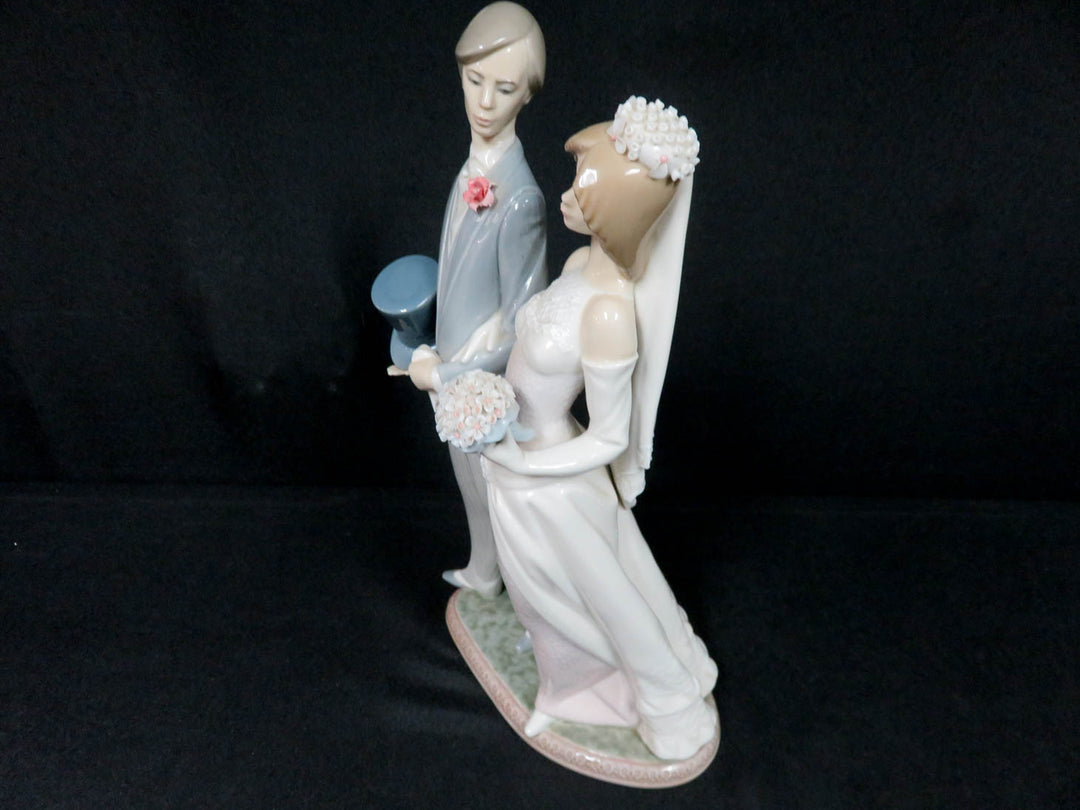 Lladró Bride and Groom Figurine
