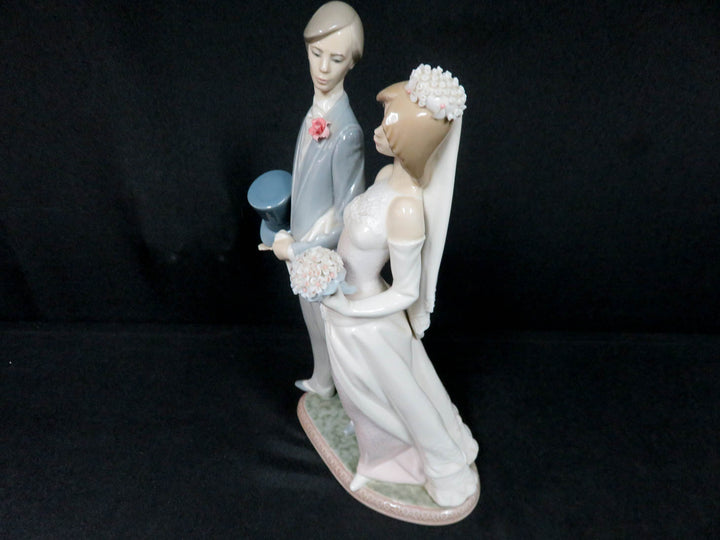 Lladró Bride and Groom Figurine