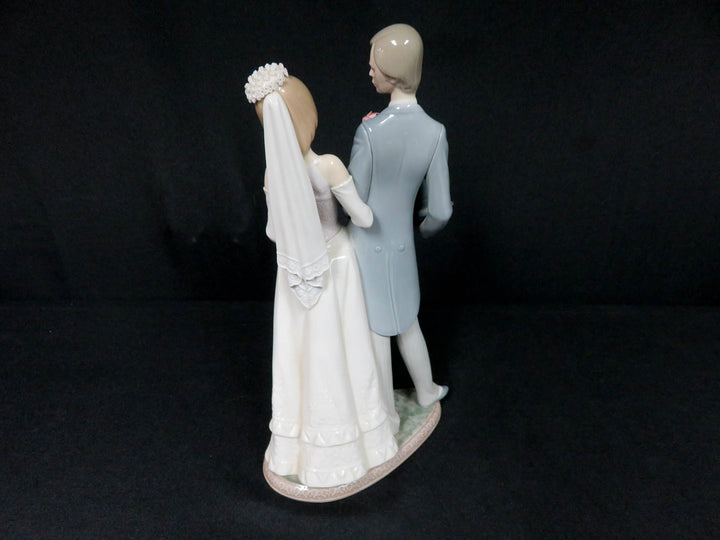 Lladró Bride and Groom Figurine