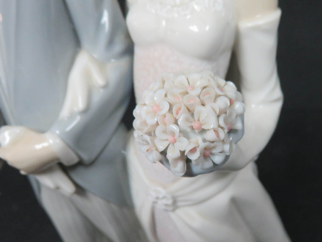 Lladró Bride and Groom Figurine