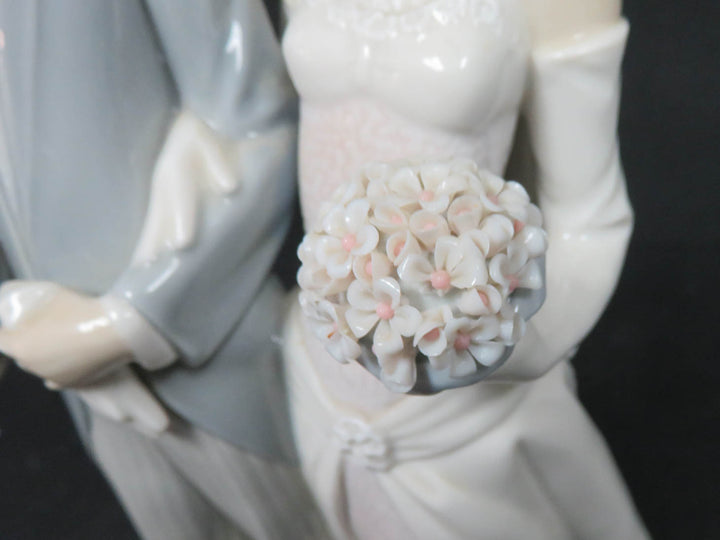 Lladró Bride and Groom Figurine