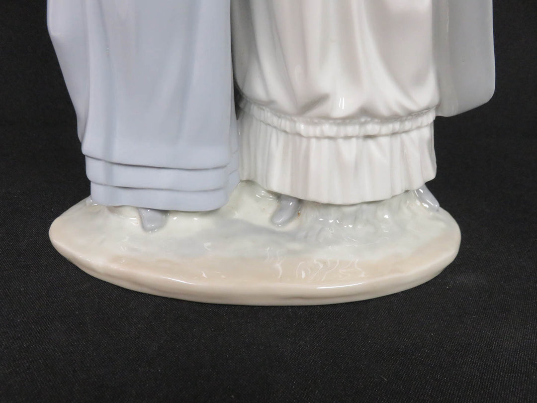 Nao by Lladro Figurine