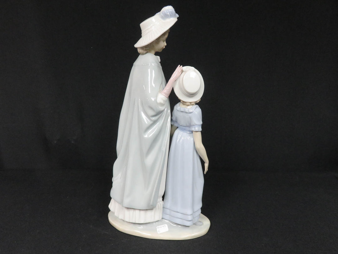 Nao by Lladro Figurine