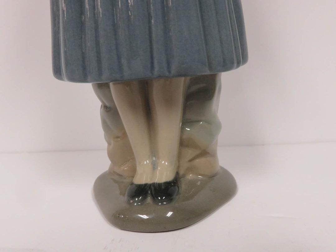 Nadal Graduate Figurine