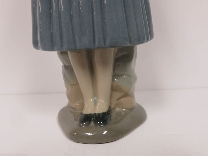 Nadal Graduate Figurine