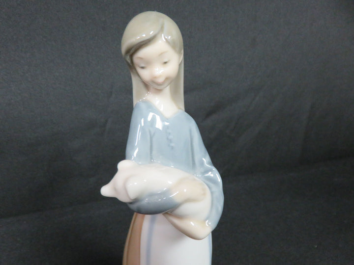 Lladró Girl Figurine
