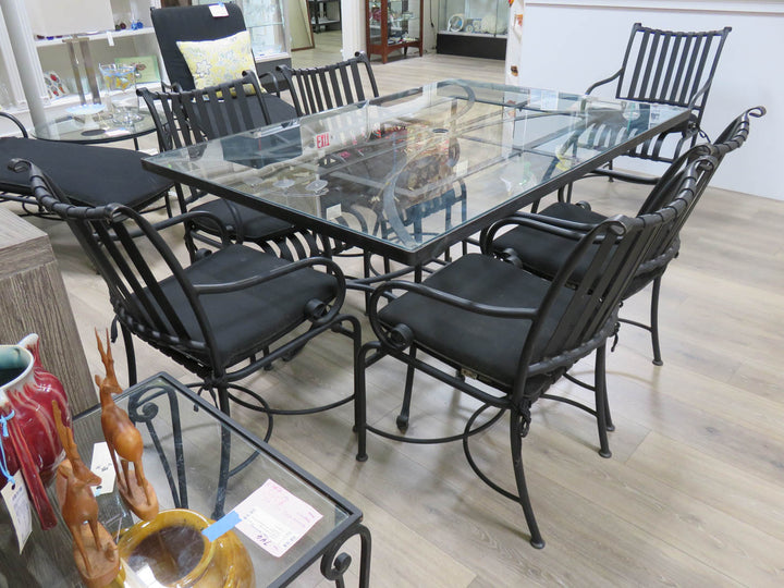 Dining Table & Chairs