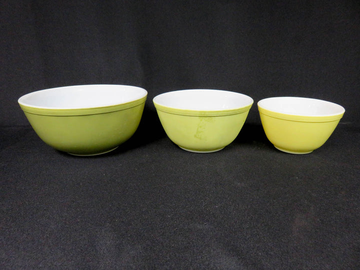 Pyrex Nesting Mixing Bowls