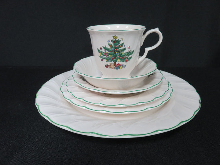 Nikko Happy Holidays Dish Set
