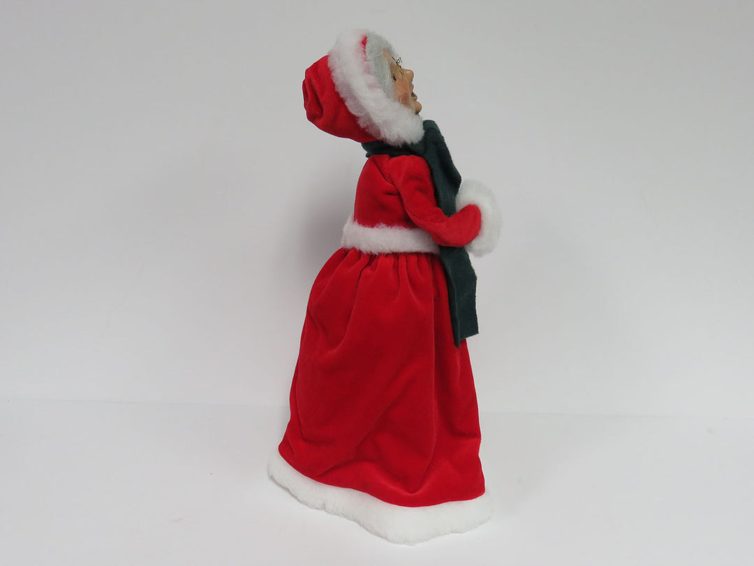 Byers Choice Mrs. Claus Caroler