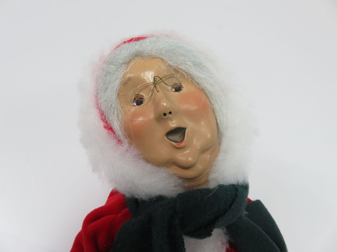 Byers Choice Mrs. Claus Caroler