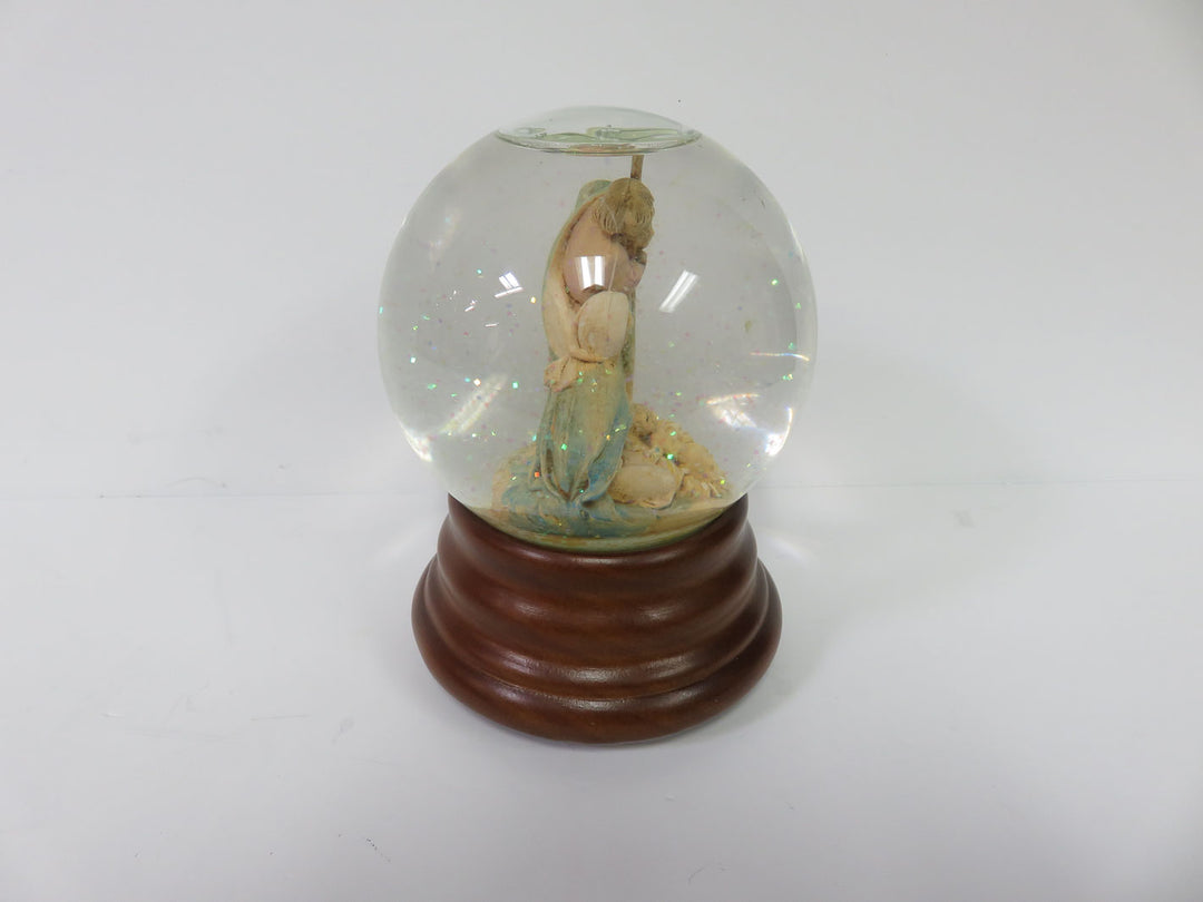 Christmas Musical Snow Globe