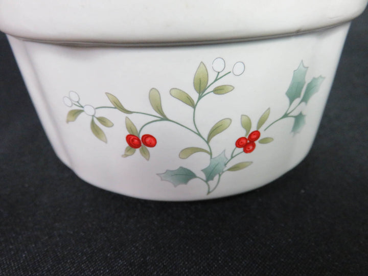 Pfaltzgraff Ramekins and Knives