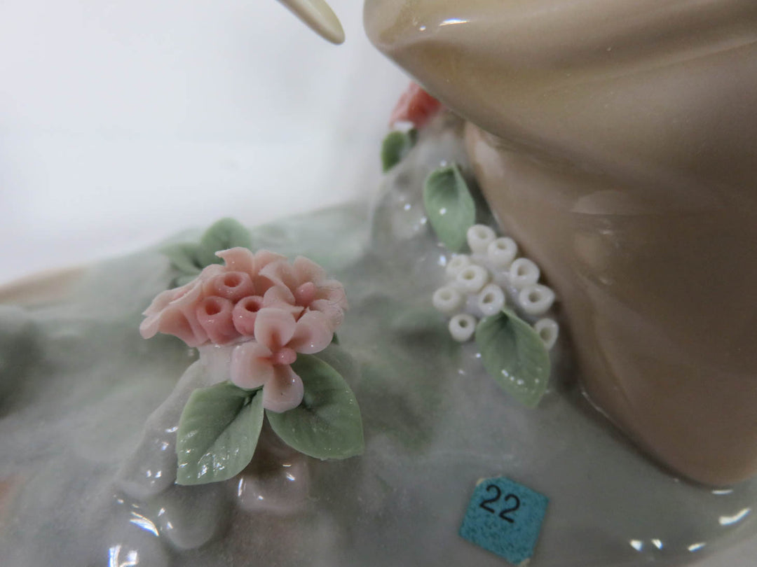 Lladró "Agressive Goose" Figurine