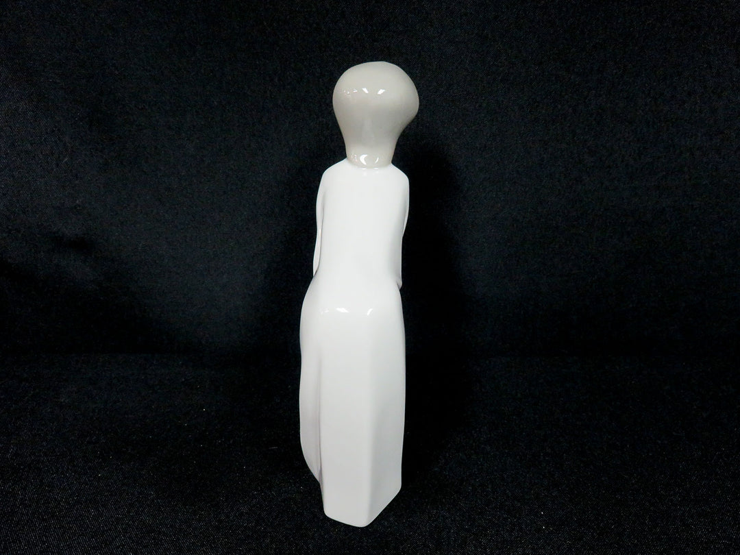 Lladró Girl Figurine