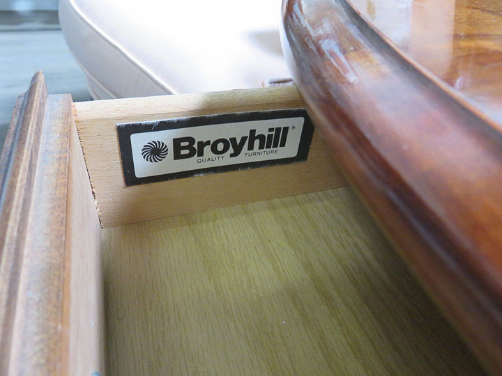 Broyhill Queen Anne Occasional Table