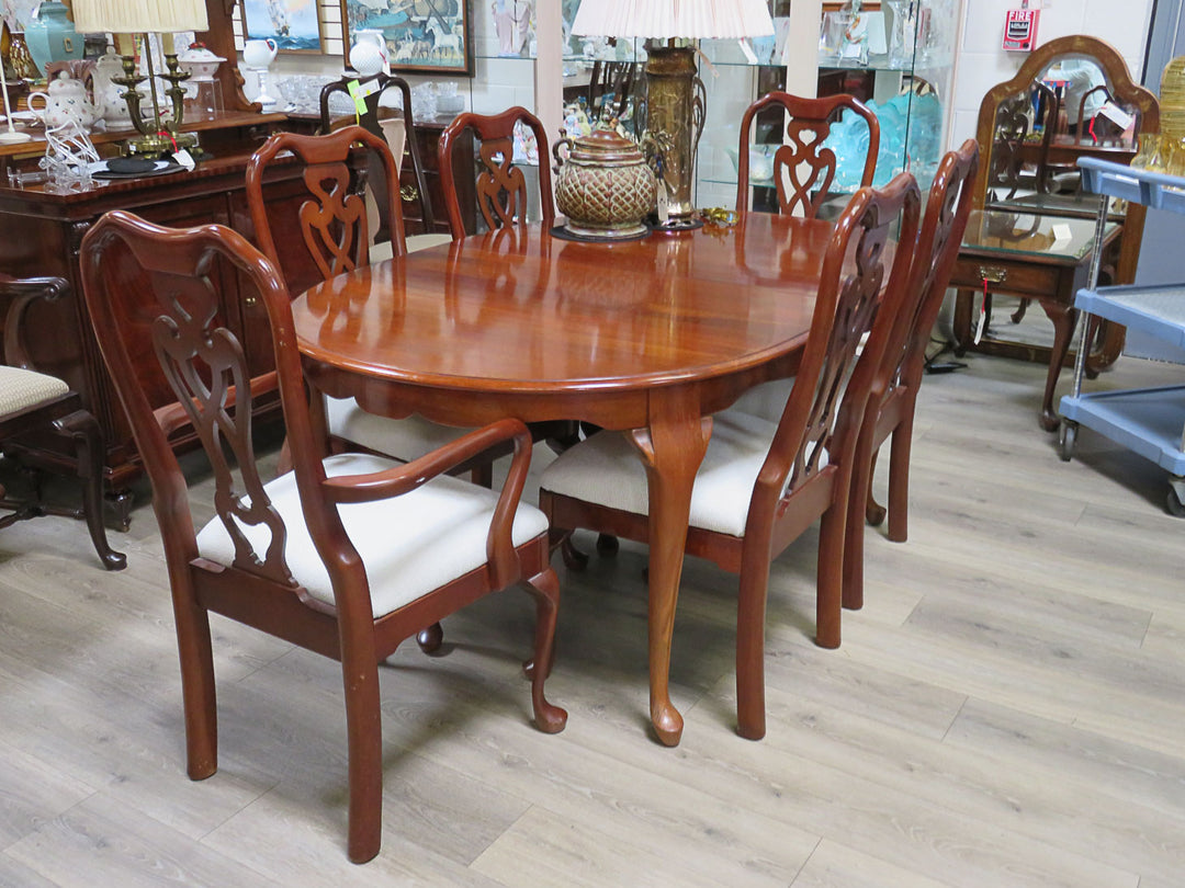 Pennsylvania House Dining Table & Chairs