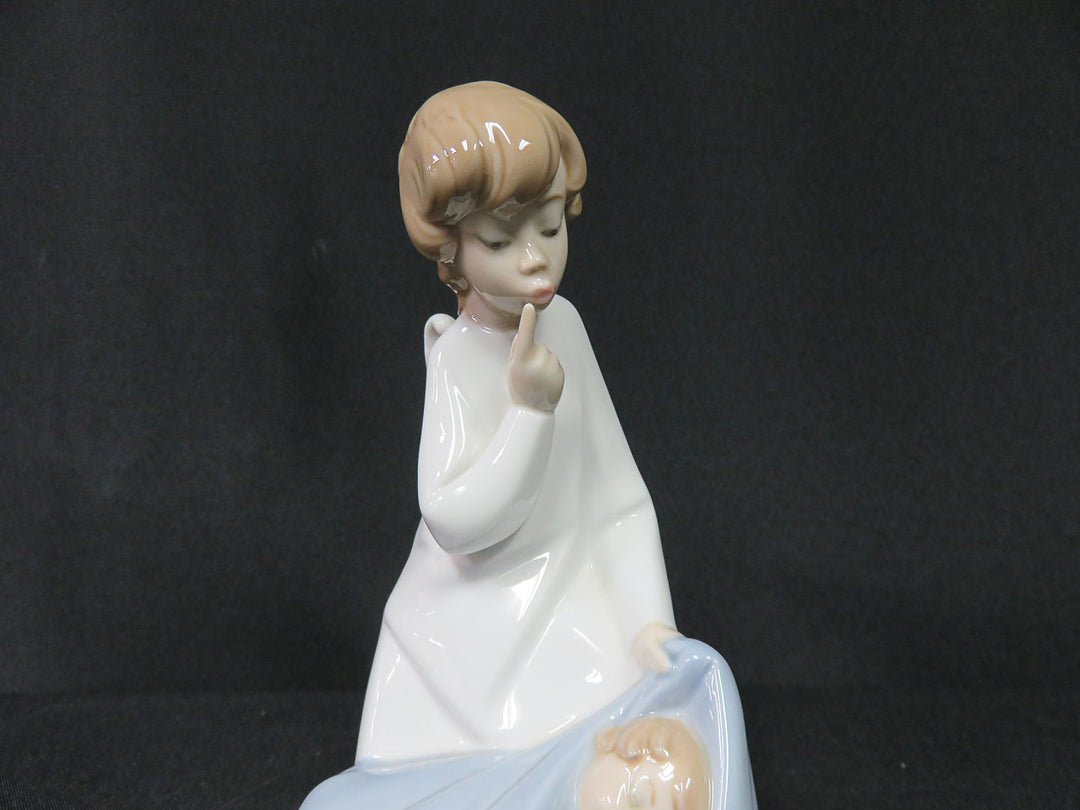 Lladró Angel with Baby Figurine