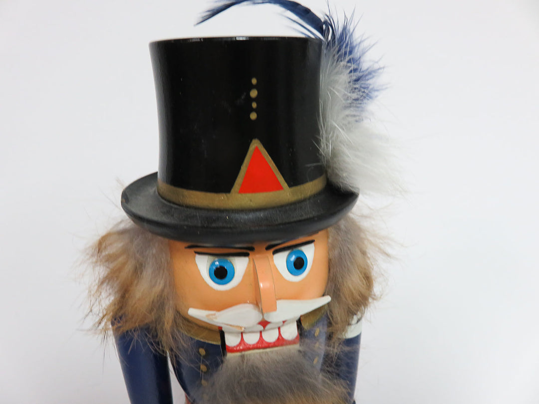 Erzgebirgische Volkskunst KWO Nutcracker